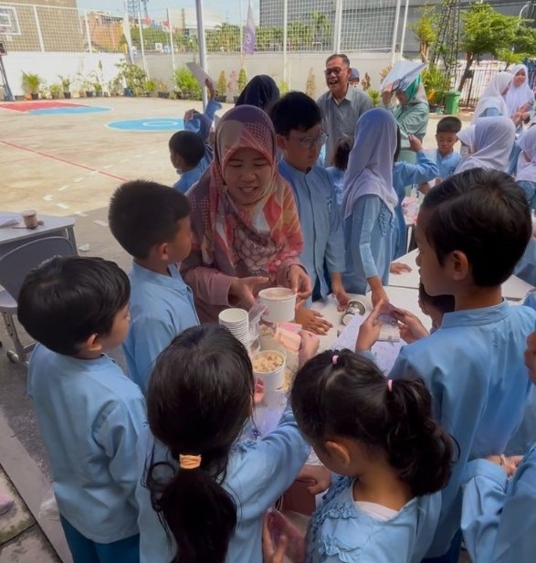 MARKET DAY SD LAZUARDI AL FALAH